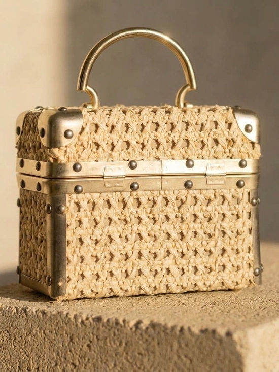 Vintage Handbags - Vintage Beige Leather Shoulder Bag with Zip Pocket